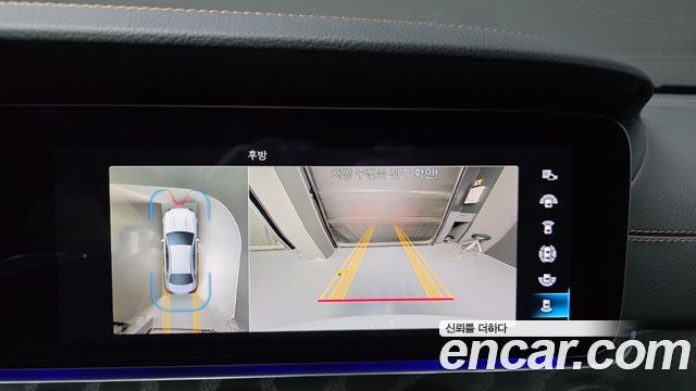 Mercedes-Benz E-Class 2023 — photo 16