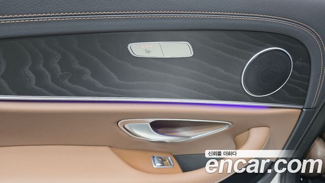 Mercedes-Benz E-Class 2023 — photo 18