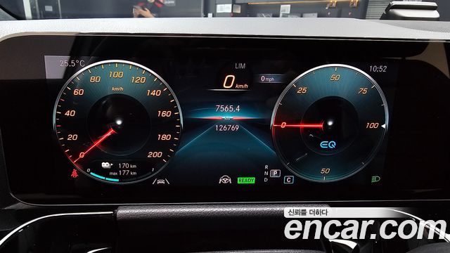 Mercedes-Benz EQA 2022 — photo 11