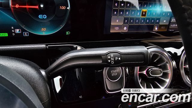 Mercedes-Benz EQA 2022 — photo 12