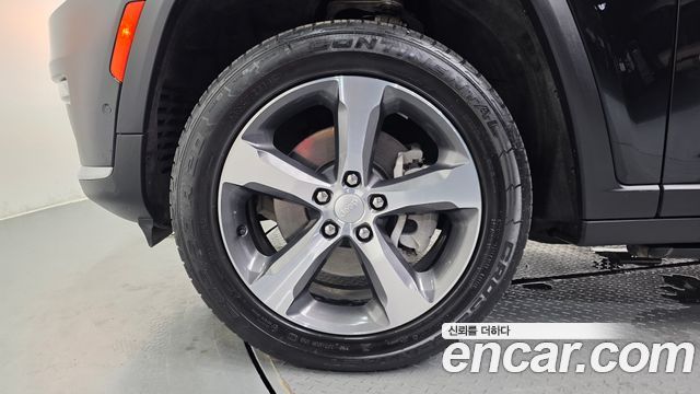 Jeep Cherokee 2023 — photo 5