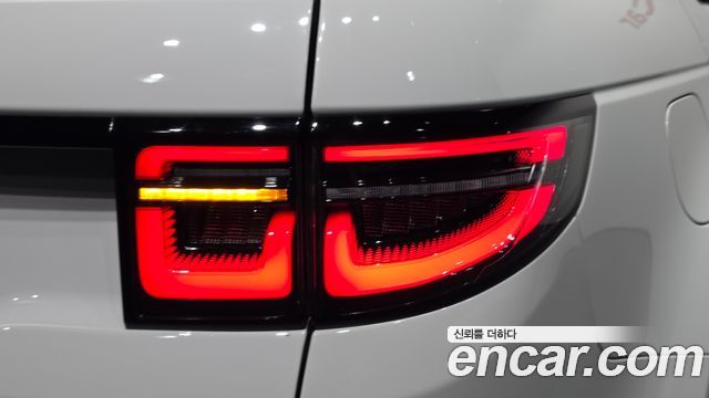 Land Rover Discovery Sport 2024 — photo 9