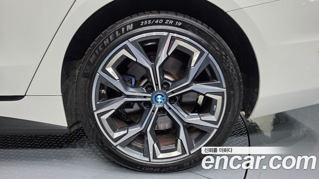 BMW i4 2023 — photo 7
