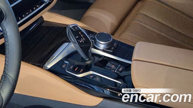 BMW 5-Series 2023 — photo 9