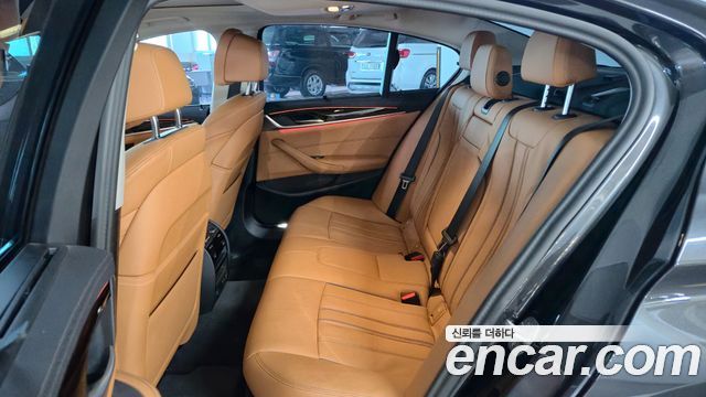 BMW 5-Series 2023 — photo 10