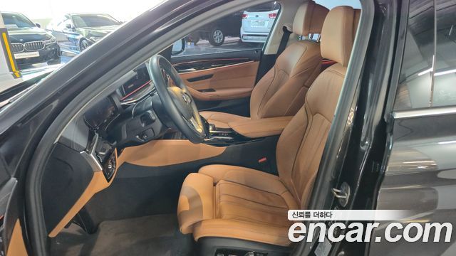 BMW 5-Series 2023 — photo 12