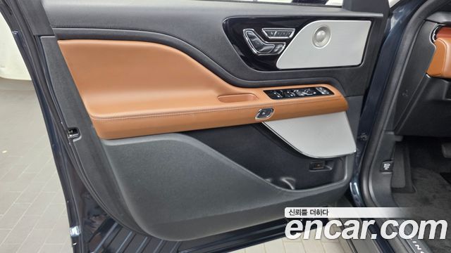 Lincoln Aviator 2023 — photo 14