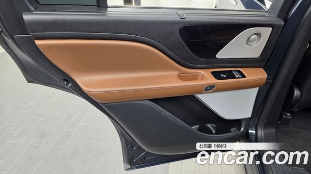 Lincoln Aviator 2023 — photo 15