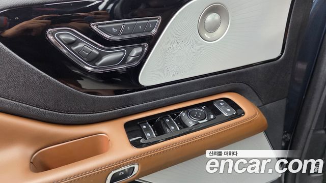 Lincoln Aviator 2023 — photo 30
