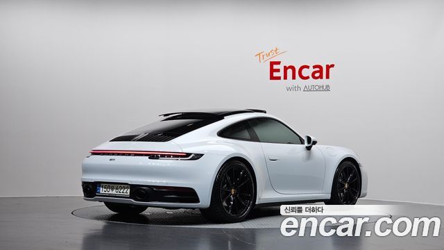 Porsche 911 2021 — photo 2