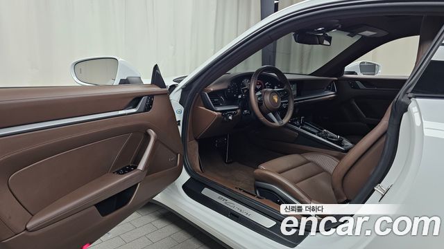 Porsche 911 2021 — photo 10