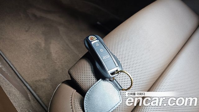 Porsche 911 2021 — photo 16