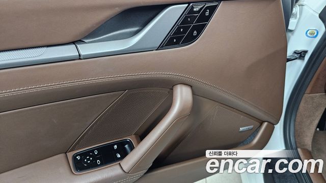 Porsche 911 2021 — photo 17