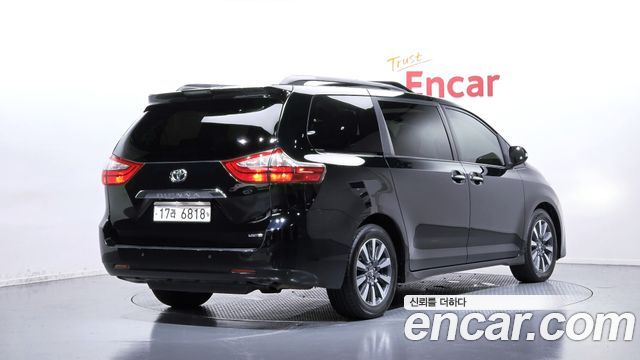 Toyota Sienna 2018 — photo 2