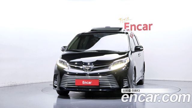 Toyota Sienna 2018 — photo 3