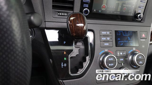 Toyota Sienna 2018 — photo 12