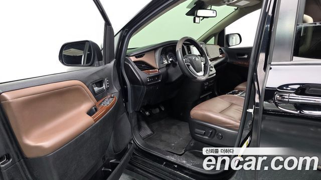 Toyota Sienna 2018 — photo 13