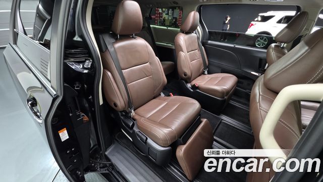 Toyota Sienna 2018 — photo 17