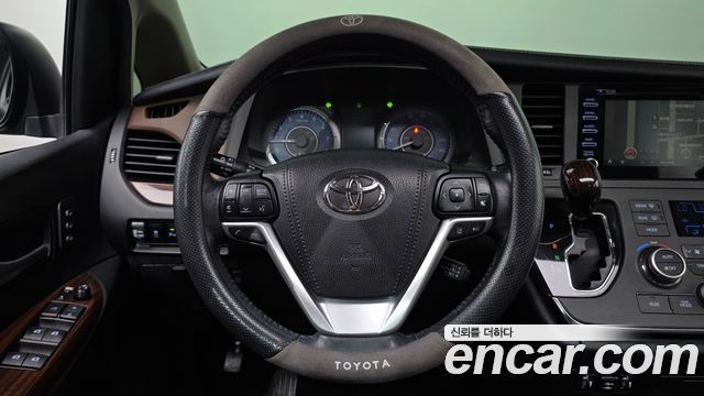 Toyota Sienna 2018 — photo 19