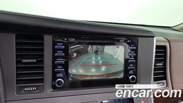 Toyota Sienna 2018 — photo 21