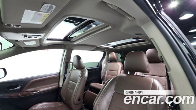 Toyota Sienna 2018 — photo 24