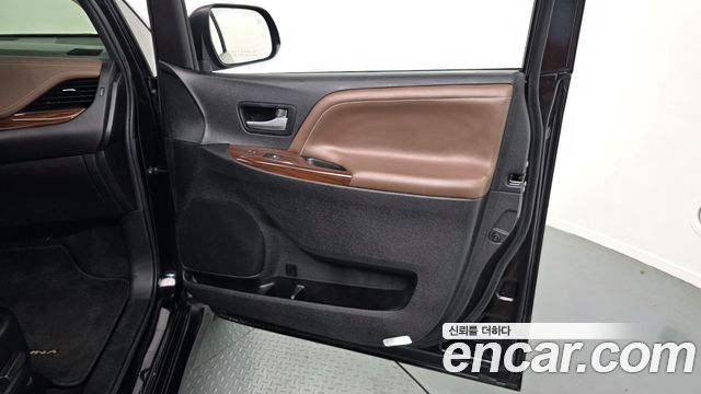 Toyota Sienna 2018 — photo 14
