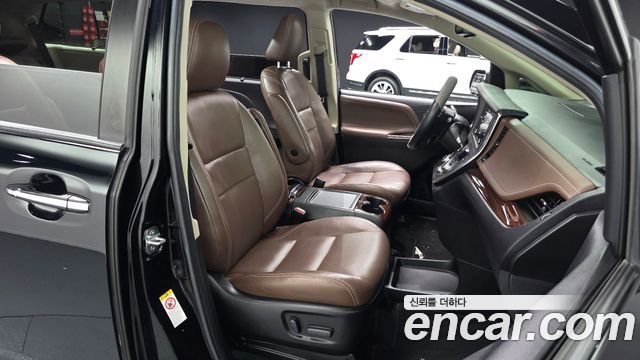 Toyota Sienna 2018 — photo 16