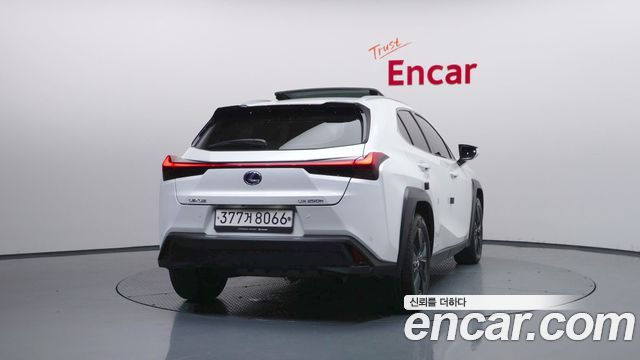 Lexus UX 2021 — photo 4