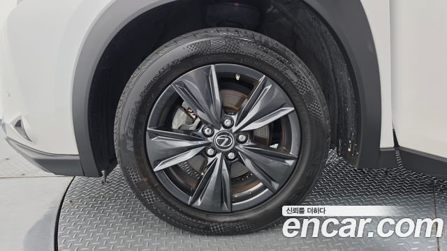 Lexus UX 2021 — photo 5