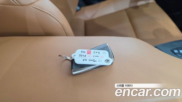 Lexus UX 2021 — photo 21