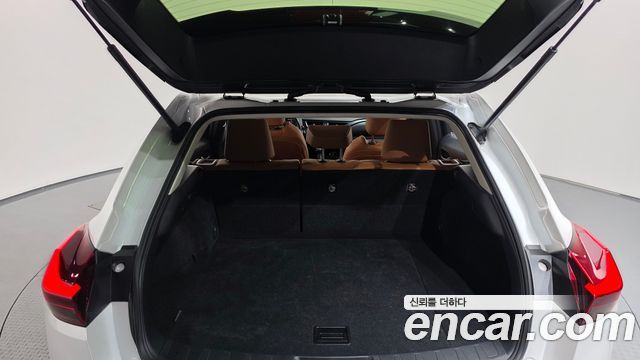 Lexus UX 2021 — photo 23