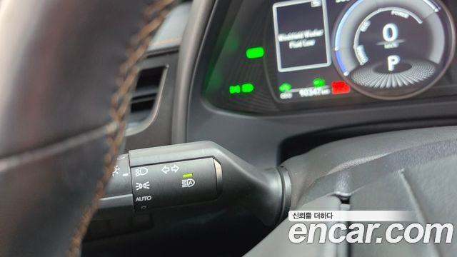 Lexus UX 2021 — photo 26