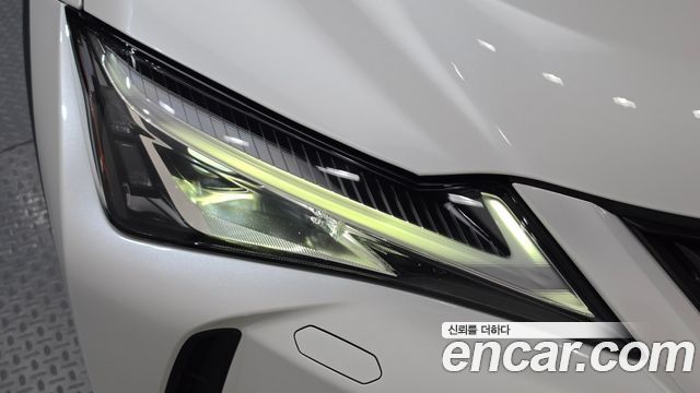 Lexus UX 2021 — photo 8