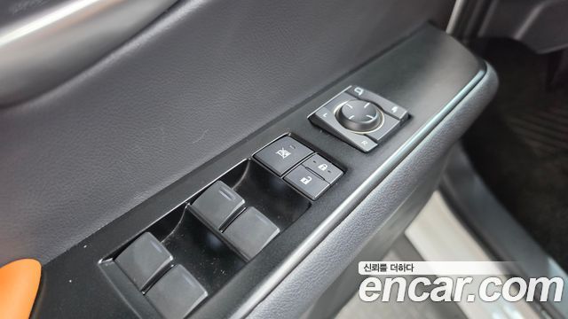Lexus UX 2021 — photo 28