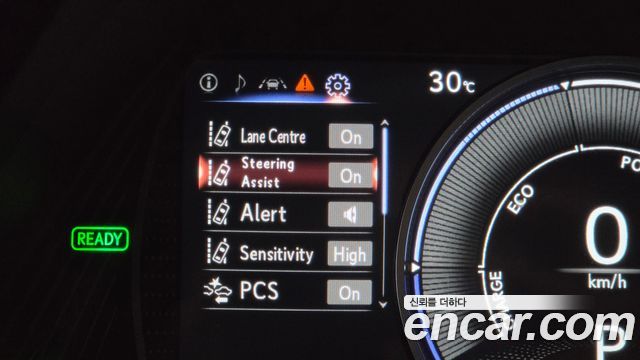 Lexus UX 2021 — photo 31