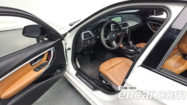 BMW 3-Series 2018 — photo 17