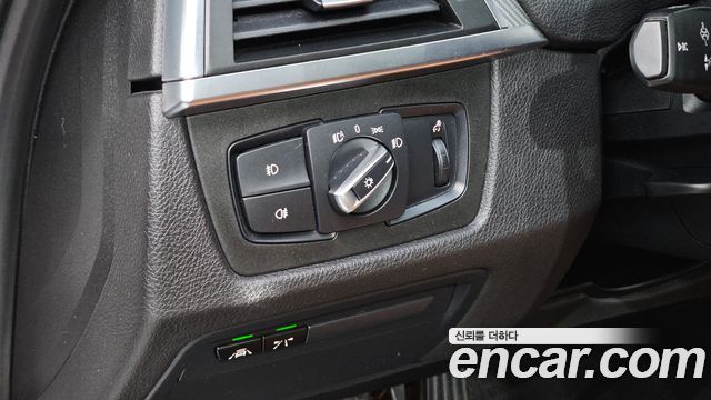 BMW 3-Series 2018 — photo 20