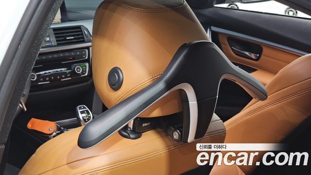 BMW 3-Series 2018 — photo 25