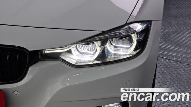 BMW 3-Series 2018 — photo 8