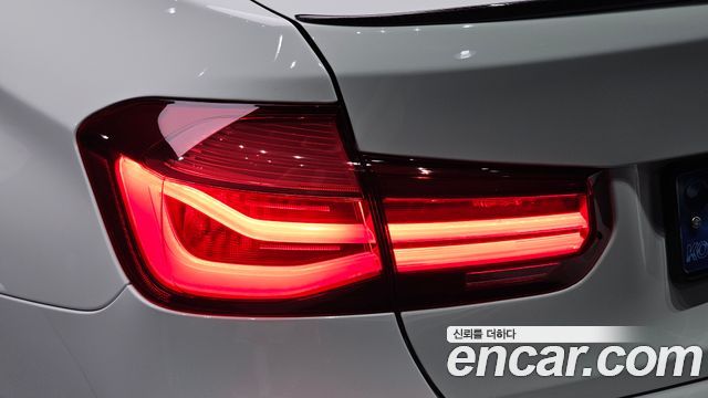 BMW 3-Series 2018 — photo 9