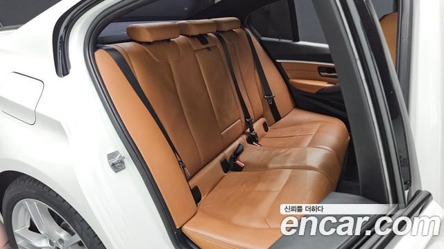BMW 3-Series 2018 — photo 16