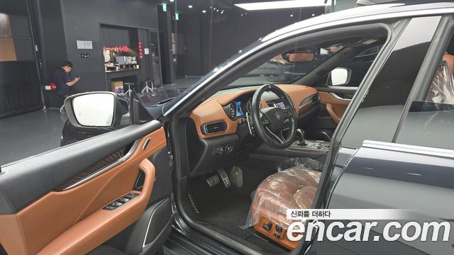 Maserati Levante 2018 — photo 10