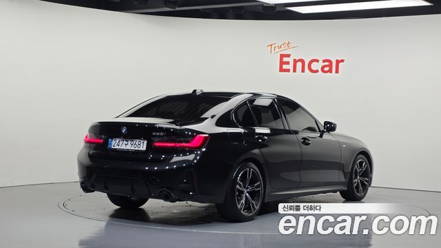 BMW 3-Series 2023 — photo 2