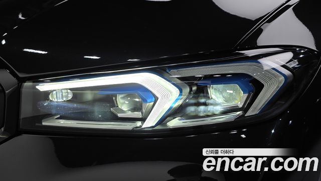 BMW 3-Series 2023 — photo 8
