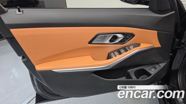 BMW 3-Series 2023 — photo 14