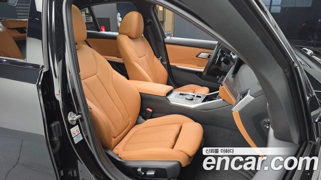 BMW 3-Series 2023 — photo 29