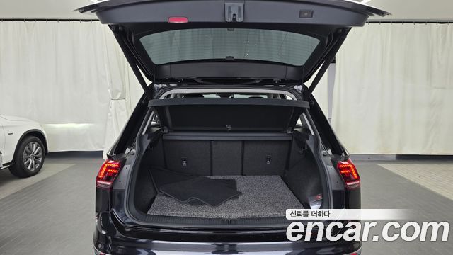Volkswagen Tiguan 2020 — photo 26