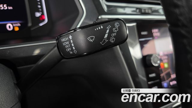 Volkswagen Tiguan 2020 — photo 28