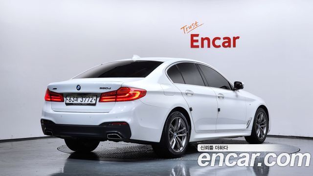 BMW 5-Series 2018 — photo 2