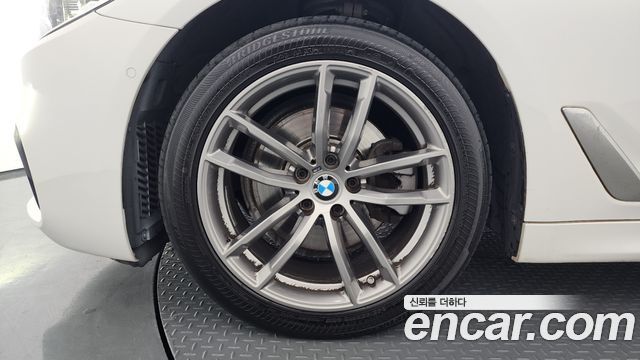 BMW 5-Series 2018 — photo 5